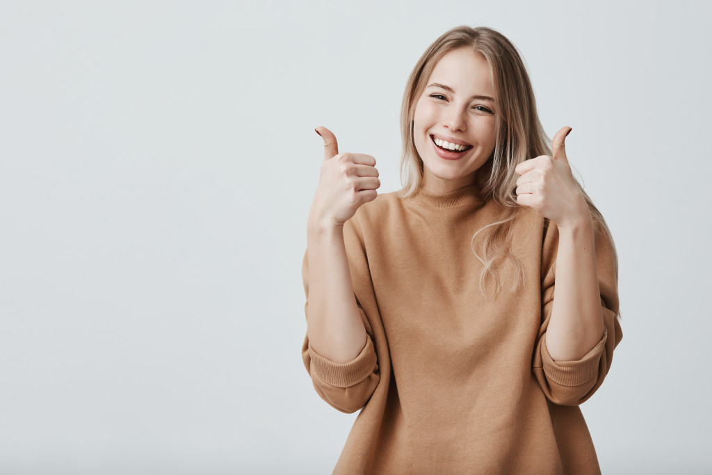 woman giving a thumbs up