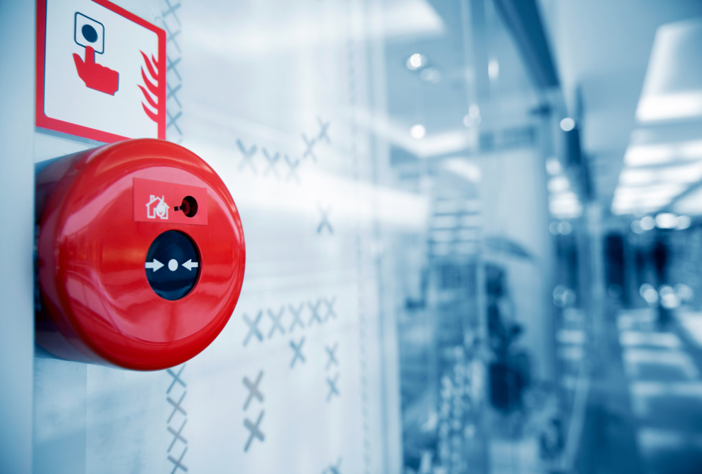 An image of a fire alarm at a shopping mall